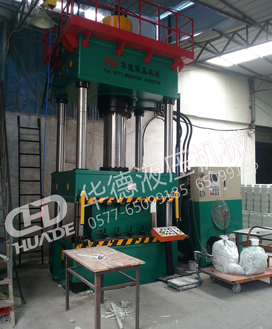 HDY71係列四柱液(ye)壓(ya)機
