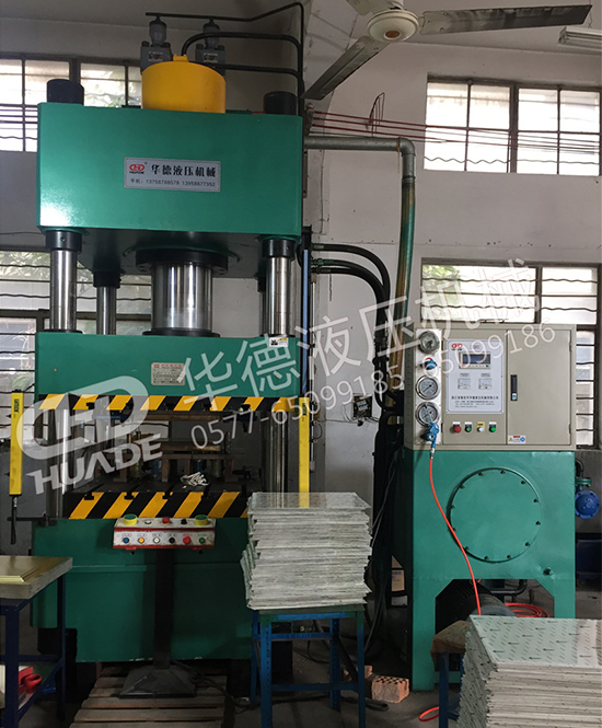 HDY弔(diao)頂(ding)（鋁(lv)釦闆）成型液(ye)壓機(ji)
